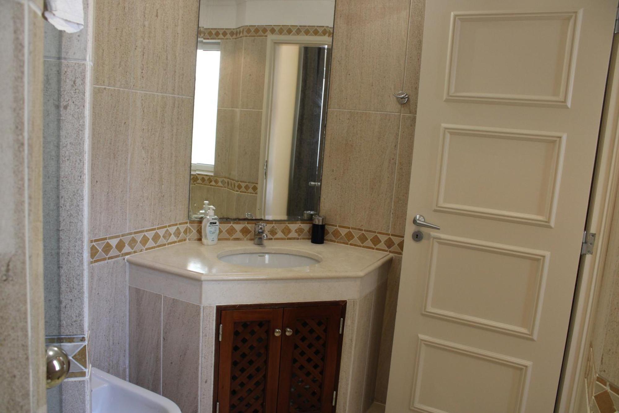 Luxury 2 Bedroom Apartment With Private Garden อัลมันซิล ภายนอก รูปภาพ