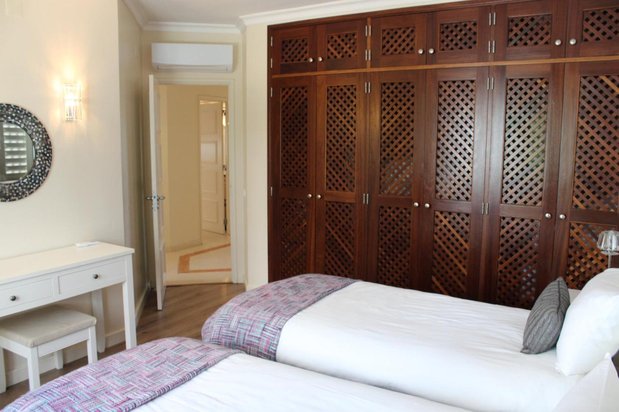 Luxury 2 Bedroom Apartment With Private Garden อัลมันซิล ภายนอก รูปภาพ
